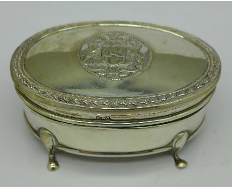 A silver trinket pot with crest, liner missing, 60g, 9cm