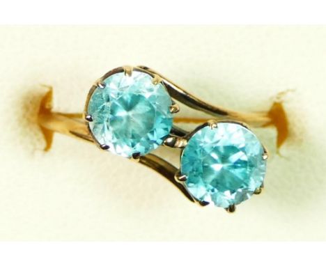 A vintage rose gold two stone blue zircon ring, tests 14K, I, 2.5gm 