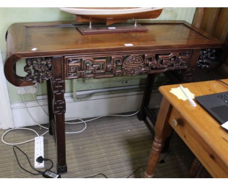 Oriental style console table Condition: Same on both sides (not plain as as conceived to be against a wall) so would work fre