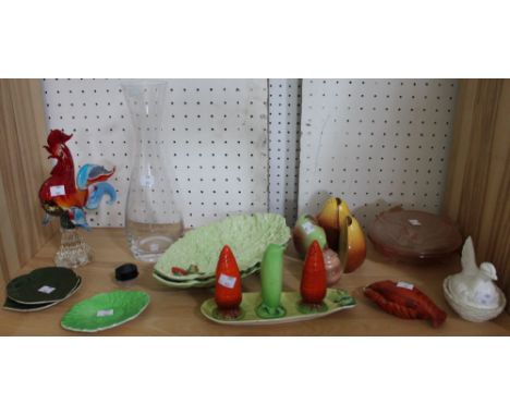 A shelf of glass and china collectibles including a Murano cockerel and Carlton ware