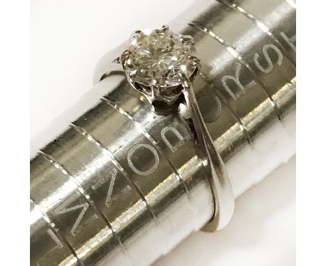 18CT GOLD DIAMOND RING - APPROX 1CT