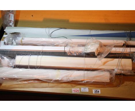 Quantity of mixed roller and venetian blinds, 60-90 cm long. Not available for in-house P&amp;P 