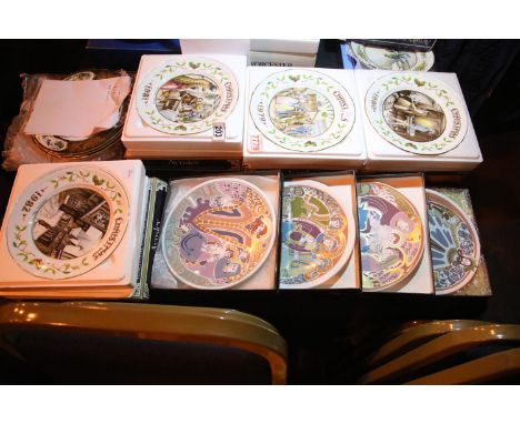 Collection of Christmas cabinet plates, 4 x Aynsley, 4 x Highland and 6 x Spode, most with boxes. Not available for in-house 