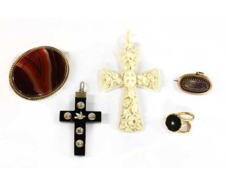 A Georgian gold amethyst mourning pendant/brooch, an oval mixed cut amethyst, claw set to black enamel border, with jump ring