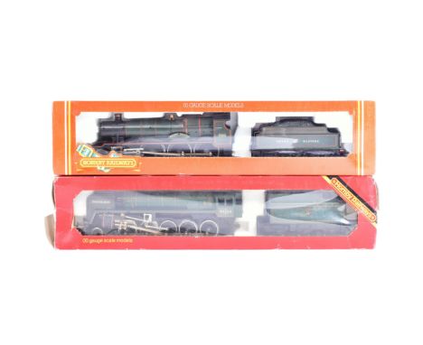 Model Railway - x2 Hornby OO gauge model railway trainset locomotives comprising; R.830 GWR 4-6-0 Saint David and Class 9F Ev