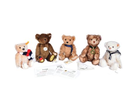 Teddy Bears - a collection of x5 German Steiff made soft toy teddy bears comprising; 654541 Father bear, 690563 Happy bear (w