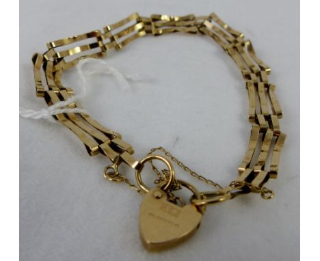 9 ct gold gate bracelet with padlock clasp. 5.1g.