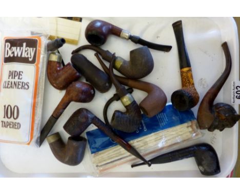 Tray of vintage pipes including carved examples