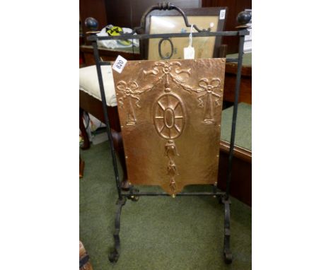 Arts and Crafts iron and copper fire screen. H: 72 cm