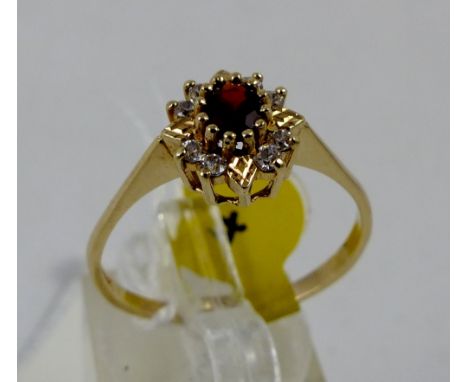 9ct gold garnet and CZ cluster ring, size U