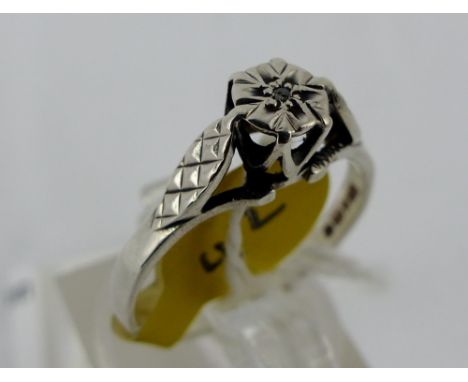 Sterling silver solitaire ring size S