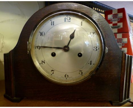 Oak cased Enfield mantle clock. H: 22 cm