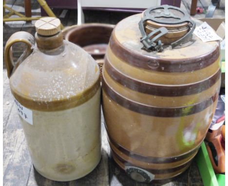 Ceramic beer barrel&nbsp;'Doulton Lambeth Limited' and an earthenware flagon (2)&nbsp;
