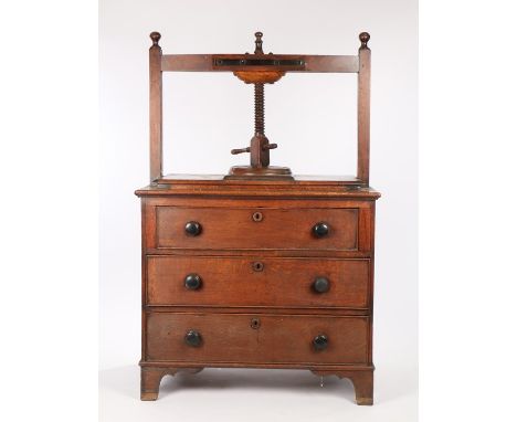 George III oak press top chest of drawers, with screw-down press above three long graduated drawers on bracket feet, 99cm x 5