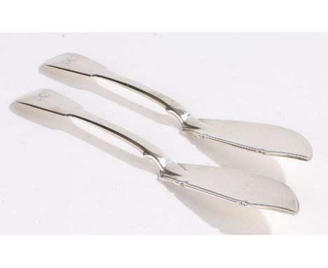 Pair of George IV Scottish silver butter knives, Edinburgh 1824, maker Jonathan Millidge, the fiddle pattern handles initiall