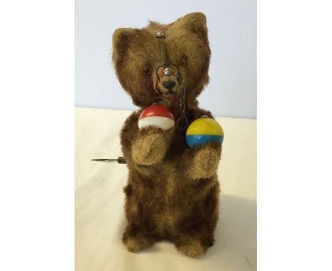 A vintage c1950s wind-up juggling bear in working order, 18cm tall.