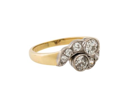   Ring mit 2 Altschliffdiamanten à 0,45 ct   und weitere Diam. zus. ca. 0,5 ct, ca. WEISS-GW (H-K)/P1-3, GG/WG 14K, 6,3 g, RW