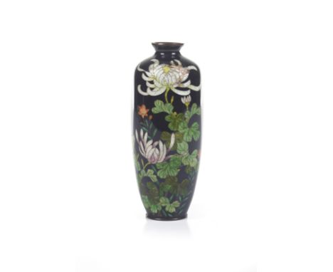 A cloisonné enamel small vaseMetal and cloisonné enamelPolychrome decoration with flowers(losses and defects to the enamel)Al