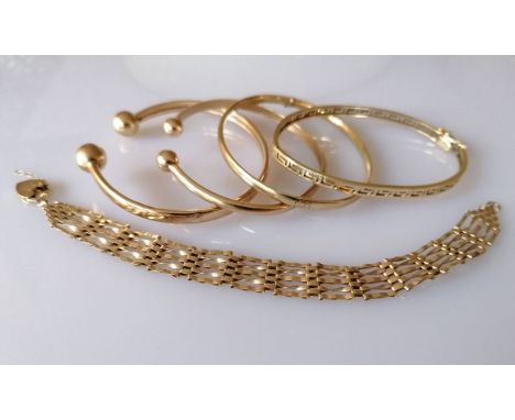 A 9ct yellow gold gate-link bracelet with heart padlock clasp, hallmarked, 16 cm; two gold bangles, hallmarked 9ct and two ot