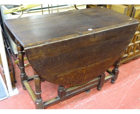 Vintage gate leg drop leaf table