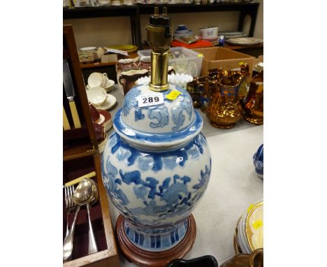 Fine blue and white Oriental porcelain table lamp