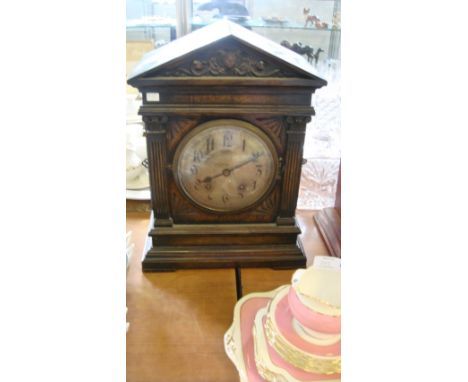 An early 20th Century oak cased mantel clock.