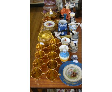 A mixed lot of assorted ceramics and glassware to include a pair of Vienna plates, Capodimonte figure group, tea service etc.