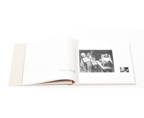 (The house perishes with its master). Rotterdam, Bébert, 1988. Handbound hardcover with cloth binding, 30.5 x 42.5 x 2.5 cm, 