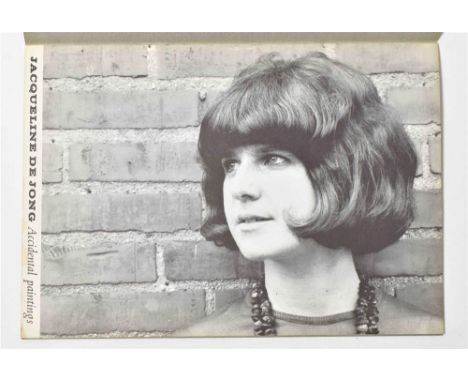 Softcover, 25 x 31 cm, 12 pp. Cover with original lithograph by the artist. Catalogue for de Jong’s solo exhibition at Galeri