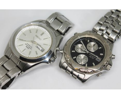 Two stainless steel Seiko wristwatches comprising a Kinetic 5M63-0B90 day date 50m on original stainless steel bracelet strap