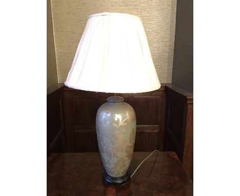 A ceramic oviform table lamp