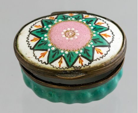 A Bilston enamel oval patch box, circa 1780, the cover with a jewelled stylized flower, width 4cm&nbsp;