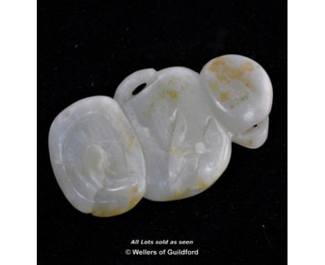 A Chinese white jade carved pendant, 7cm