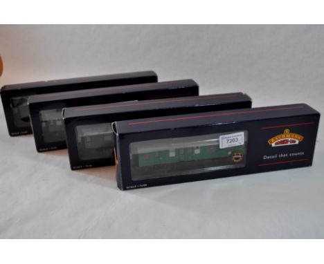 Four Bachmann coaches: two brake/corridor coaches and two corridor coaches^ all boxed 