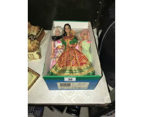 A quantity of vintage dolls