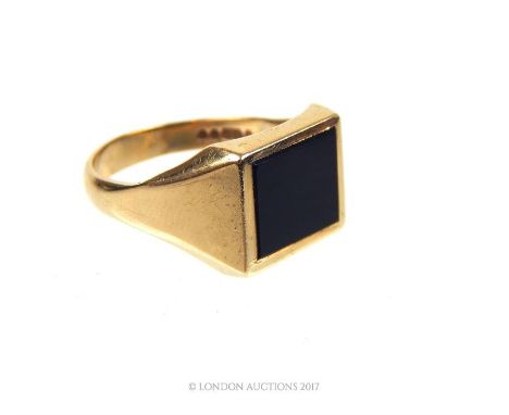 A vintage 9 ct yellow gold, gentleman's ring set with a square black onyx panel, solid flat shoulders and a rounded shank, Ri