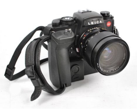 LEICA; an R5 camera with Leitz Vario-Elmar-R 1:3.5/35-70 E60 lens, no.3347872, lens boxed but lacking rear protective cover. 