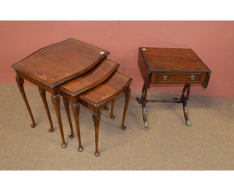 A small reproduction sofa table, 37 x 73cm when extended, and a nest of three serpentine front occasional tables on cabriole 