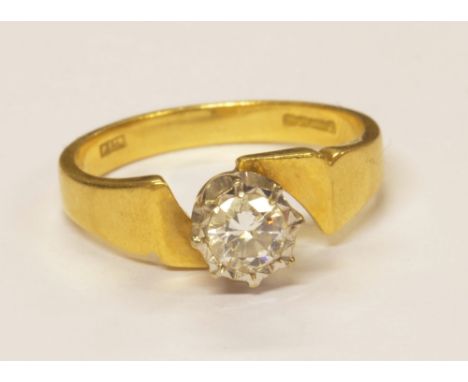 An 18ct yellow gold and illusion set diamond solitaire ring, the round brilliant cut stone weighing approx 0.25cts, size P, a