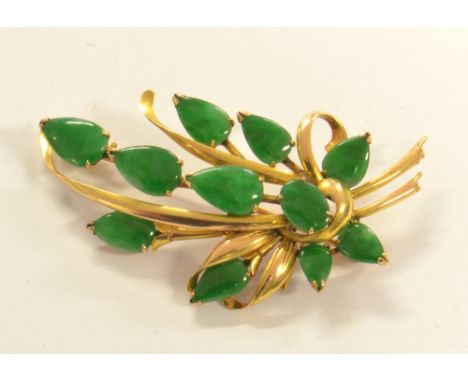 A 14ct yellow gold and jade floral spray brooch, length 5cm, approx 7.1g.