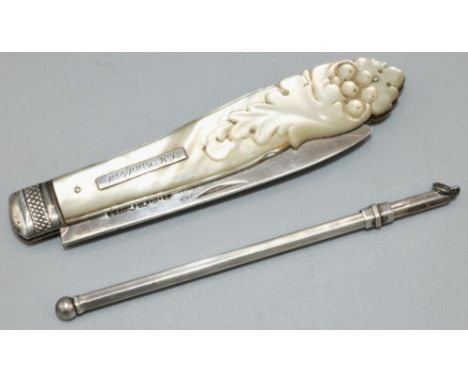 Victorian hallmarked silver mother of pearl handled soft fruit knife, by Hilliard &amp; Thomason, Sheffield 1864, L16cm max a