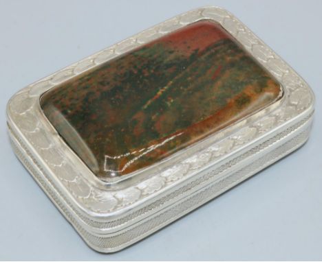 George III hallmarked silver rectangular table snuff box, hinged lid inset with a polished agate panel in a leaf border, engi