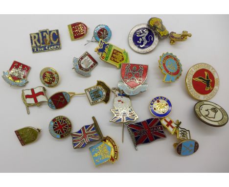 A collection of enamel football badges including West Ham United, Rangers, Macclesfield Town, Kidderminster Harriers, etc.