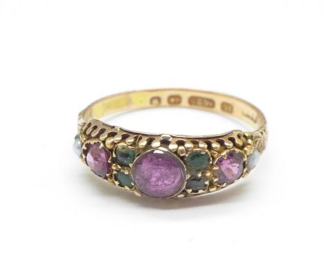 A Victorian 15ct gold, amethyst, pearl and emerald ring, 2.2g, P