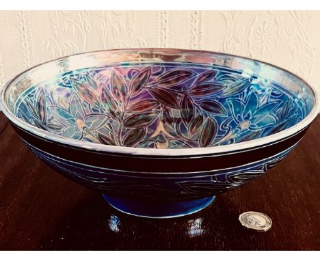 JULIA CARTER PRESTON CERAMIC BOWL, APPROX 22cm DIAMETER AND 8.5cm HIGH
