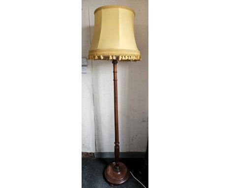 Mahoagny standard lamp with shade.
used not tested