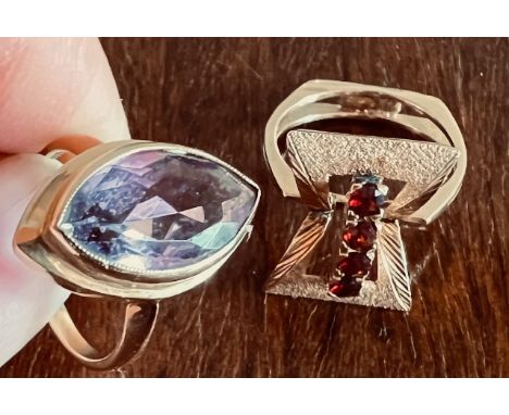 AMETHYST SET OF 9ct GOLD RING APPROX 4g, ALSO UNHALLMARKED GOLD RING APPROX 4.9g