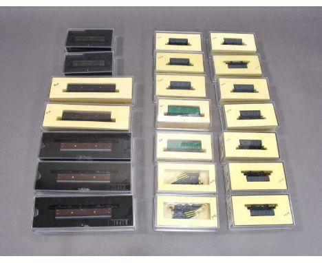 Dapol N Gauge Rolling Stock 10xNB118 21T Hopper, 2xNB016 Southern goods van, 2xNGK42-5 Snowplough, 2P012200 Maunsell brake va