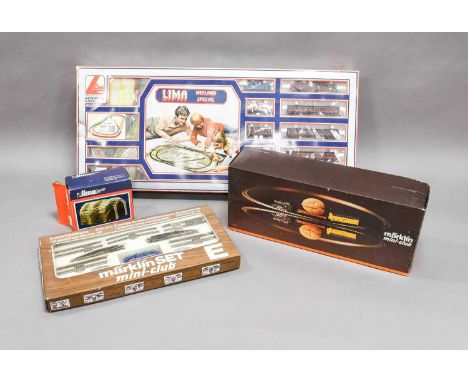Marklin Mini-Club Z Gauge 8909S Tank Goods Set with 0-6-0T DB 89006 Banana van and low sided wagon (E box G-E) and Track Set 