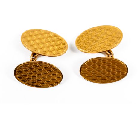 A PAIR OF 18CT GOLD CUFFLINKSThe oval backs and fronts with engine turned decoration, Birmingham 1915, weight 10.5 grams
